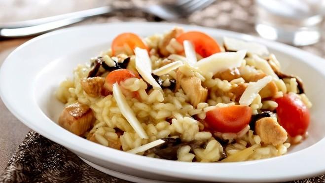 prato com Risoto de frango e funghi